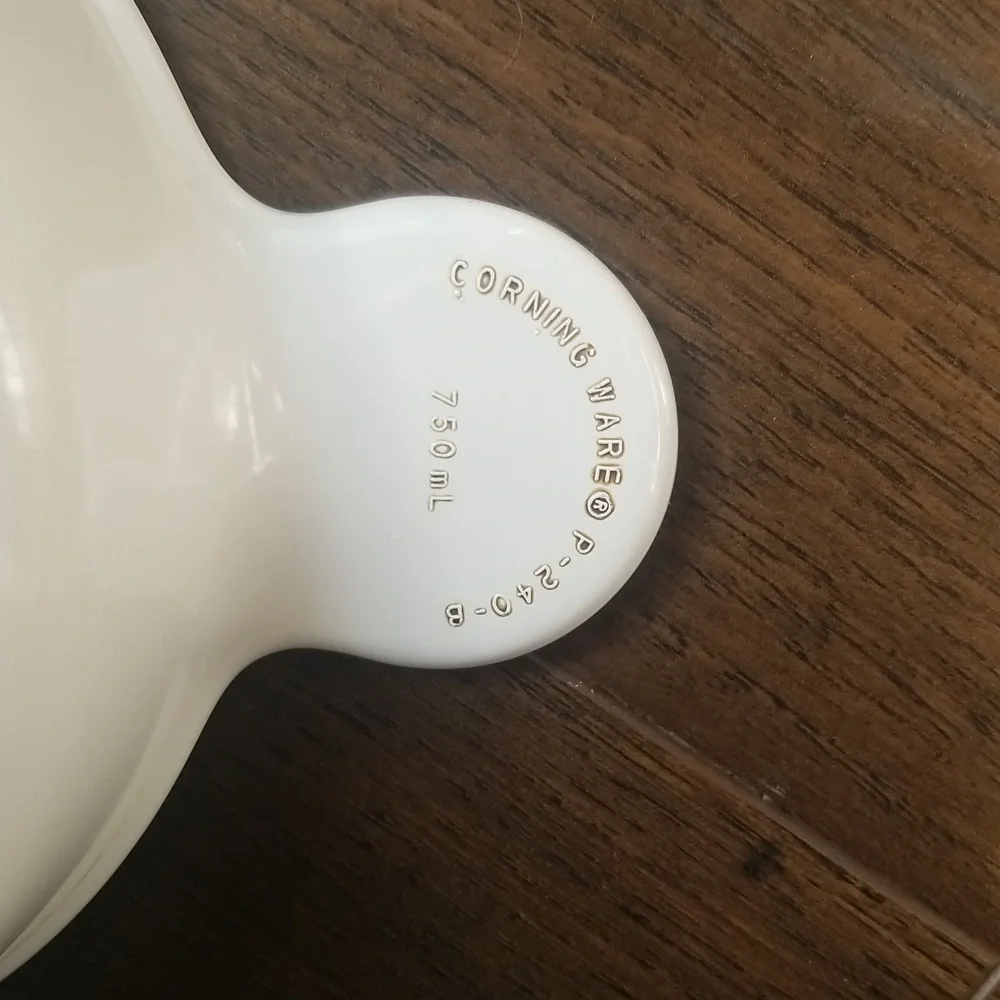 Large Pyrex grab n go bowl with lid - Picture 3 of 4